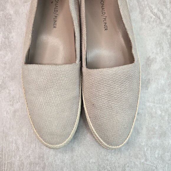 Donald Pliner Slip On Shoes Sz 8.5 Taupe Suede Minimalist Casual Platform Loafer - Picture 10 of 10